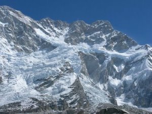 Kangchenjunga, perbatasan India dan Nepal (28,169 ft.) 
